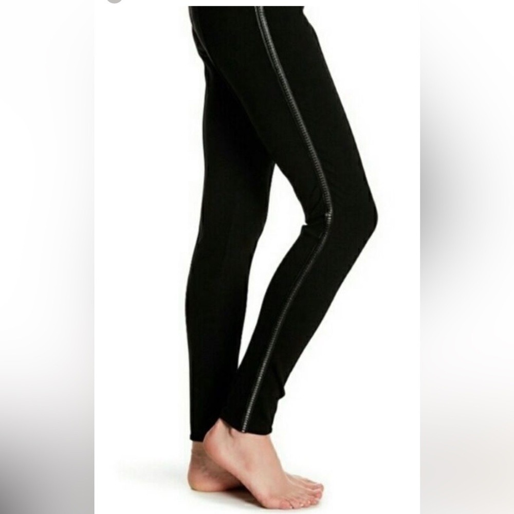 Romeo + Juliet Couture Black Rivet Trim Ponte Knit Leggings Small‎